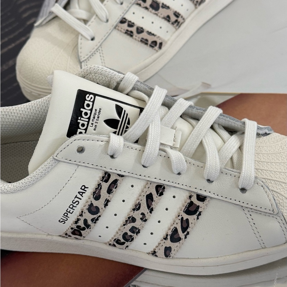 (new+tag) Adidas Women Superstar Classic — US size 7 white and leopard stripes - Picture 5 of 8